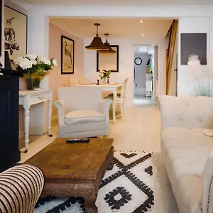 https://charming-cottage-in-the-heart-of-brighton.brighton-hotels-england.com