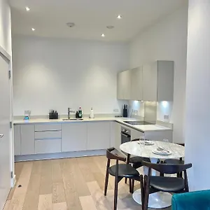https://luxury-modern-1-bed-apartment.cambridgehotelsuk.com