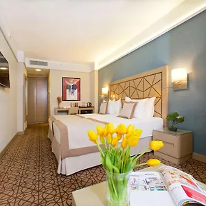 https://ramada-istanbul-taksim.istanbul-turkeyhotels.com